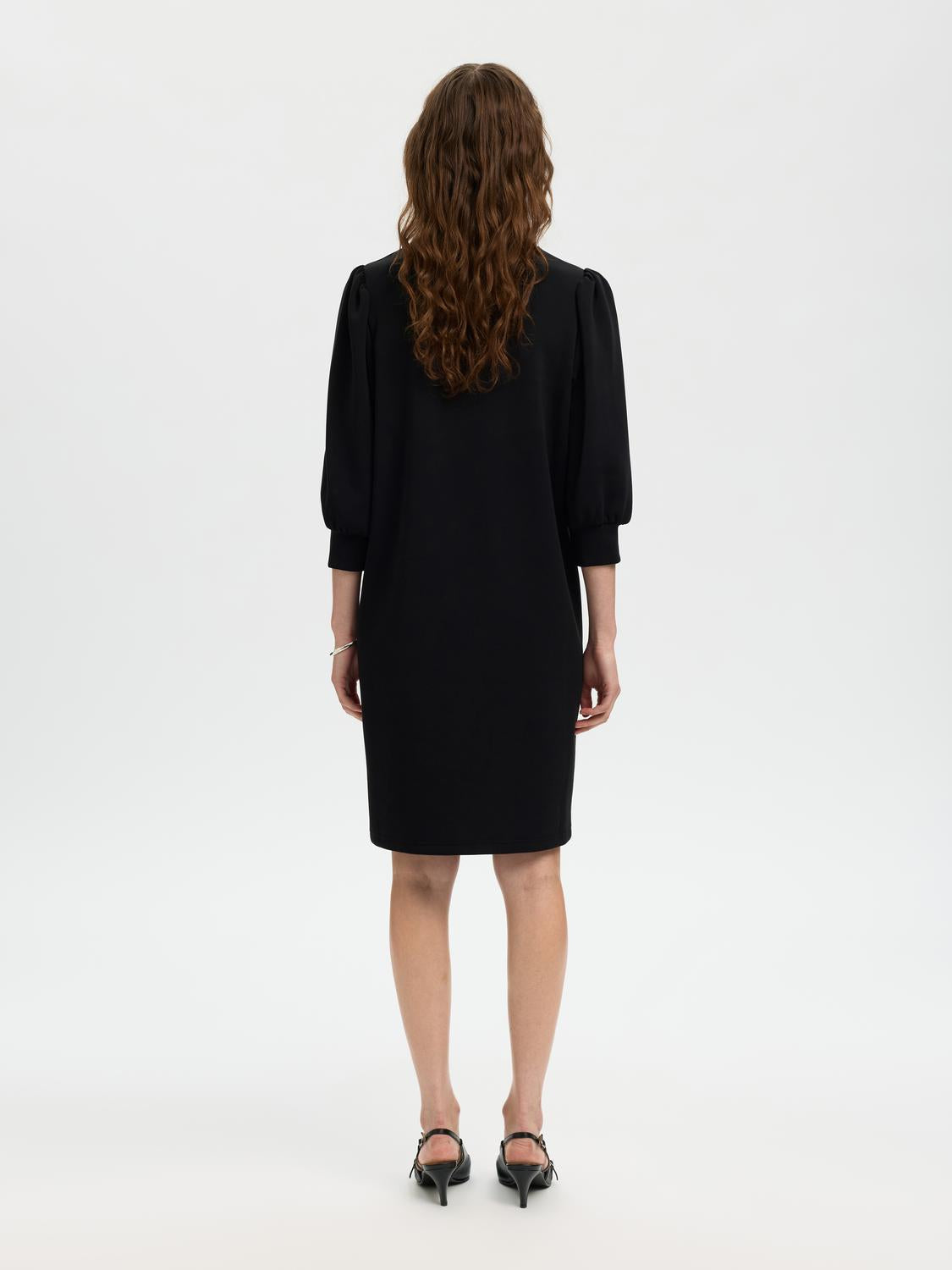 model_shot-back